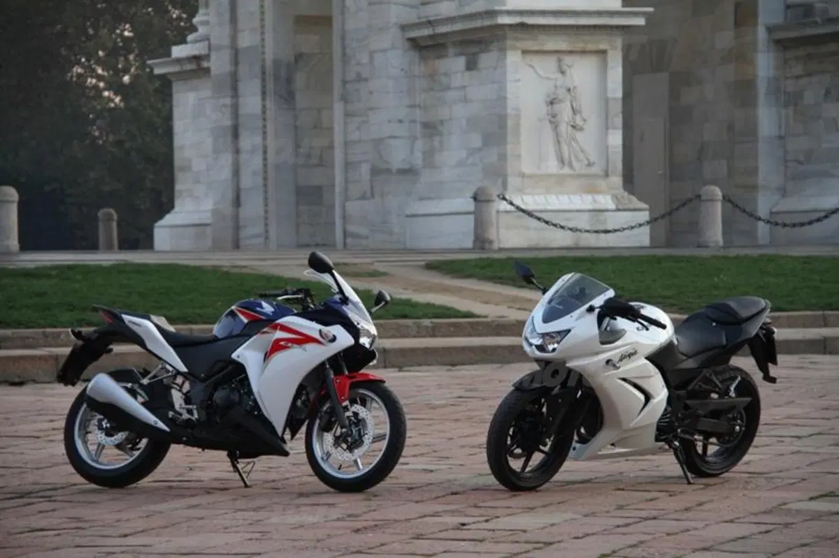Honda CBR 250R VS Kawasaki Ninja 250R (20)