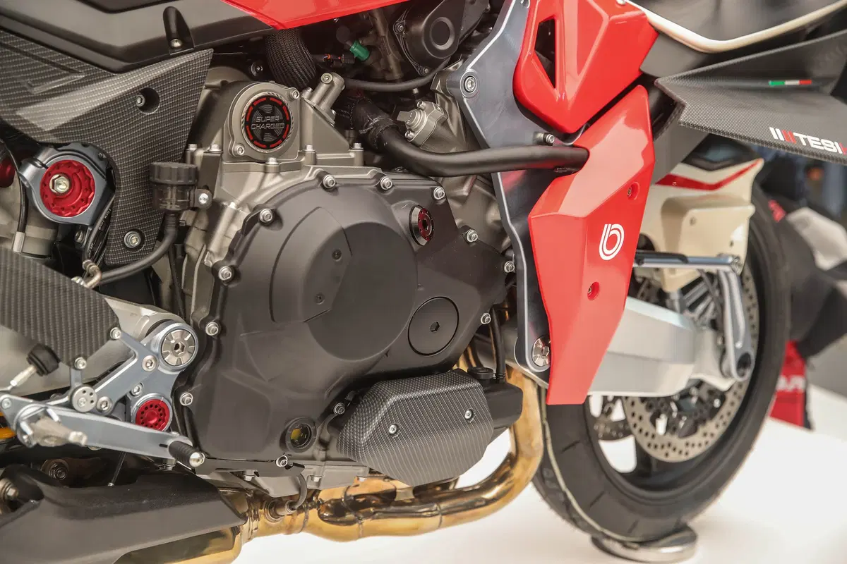 Bimota Tesi H2: Kawasaki si lancia nell’impresa (12)