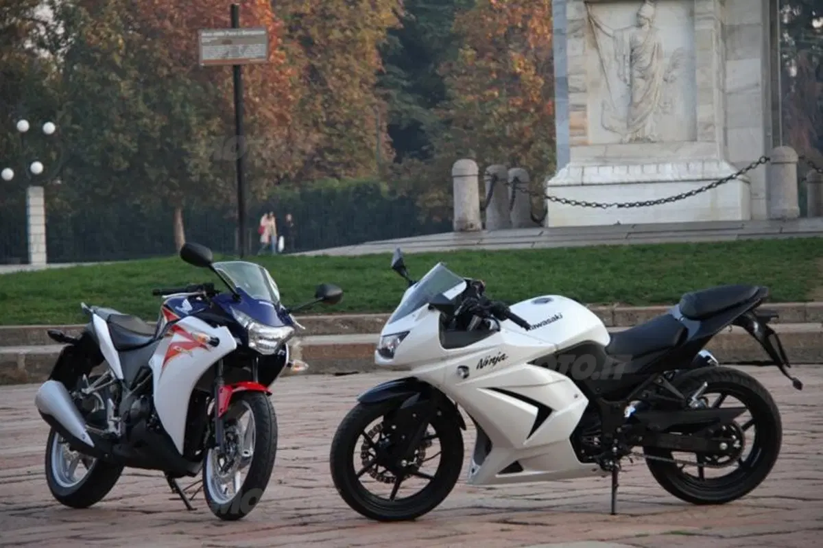 Honda CBR 250R VS Kawasaki Ninja 250R (21)
