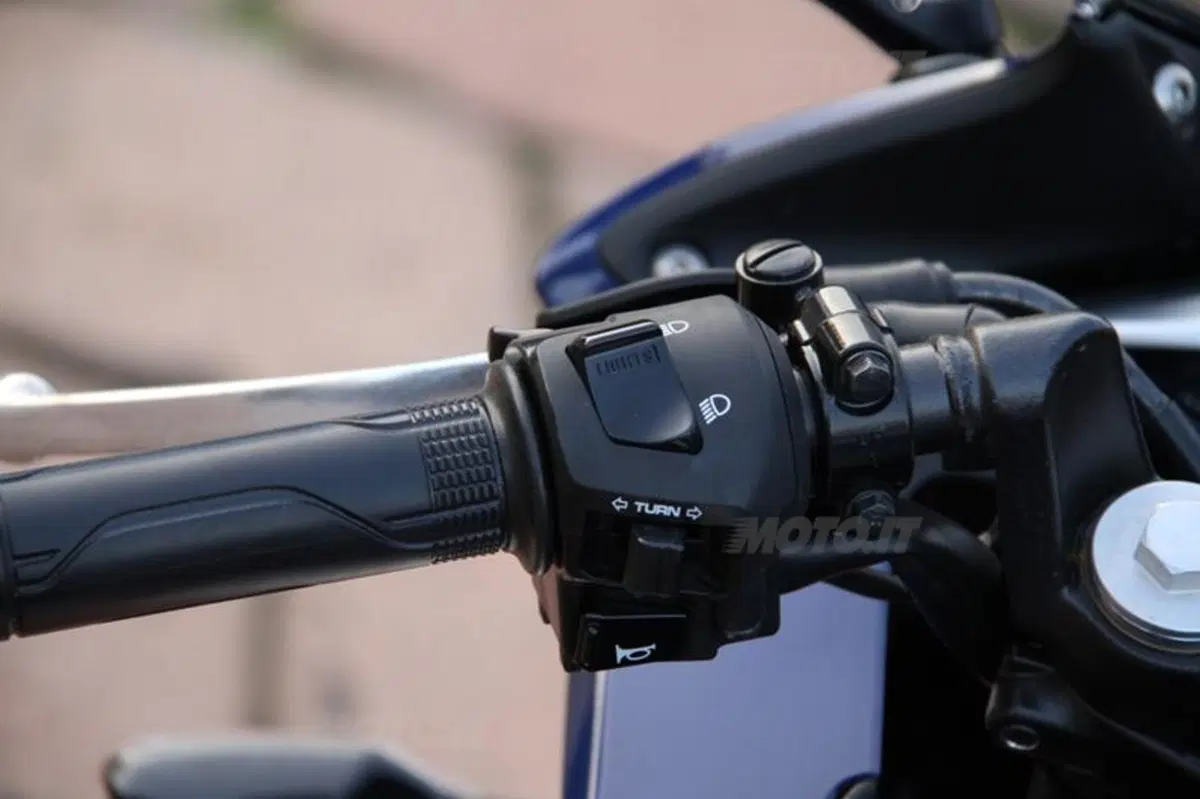 Honda CBR 250R VS Kawasaki Ninja 250R (30)