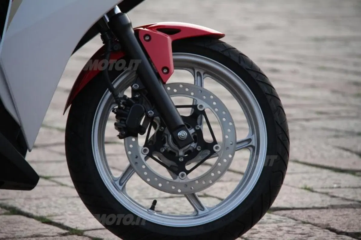 Honda CBR 250R VS Kawasaki Ninja 250R (31)