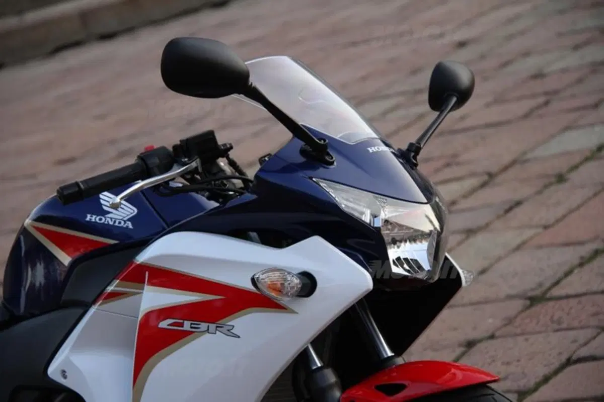 Honda CBR 250R VS Kawasaki Ninja 250R (33)