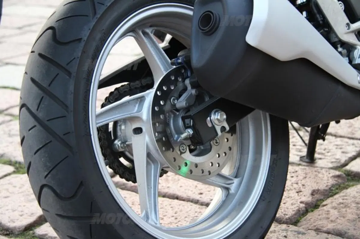 Honda CBR 250R VS Kawasaki Ninja 250R (36)