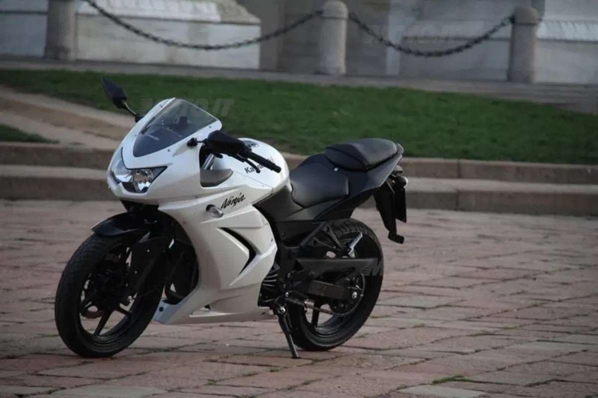 Honda CBR 250R VS Kawasaki Ninja 250R (38)