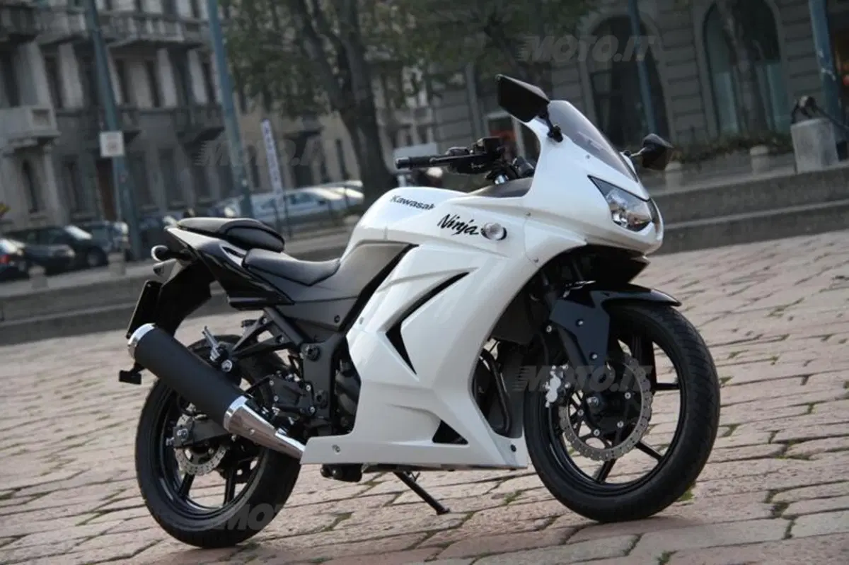 Honda CBR 250R VS Kawasaki Ninja 250R (39)