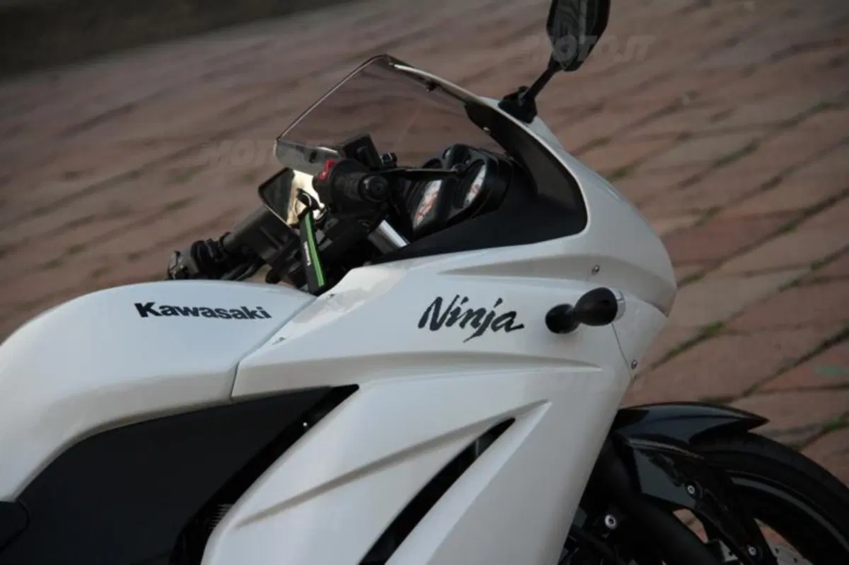 Honda CBR 250R VS Kawasaki Ninja 250R (41)