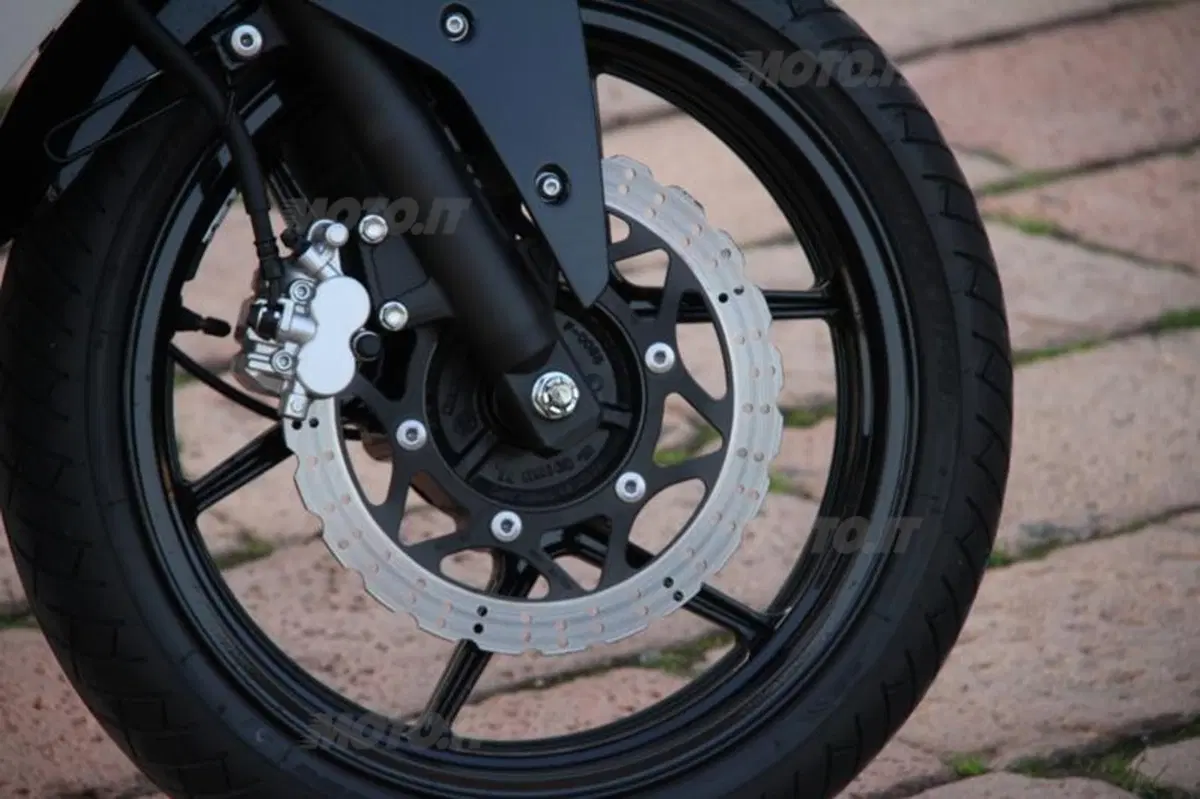 Honda CBR 250R VS Kawasaki Ninja 250R (42)