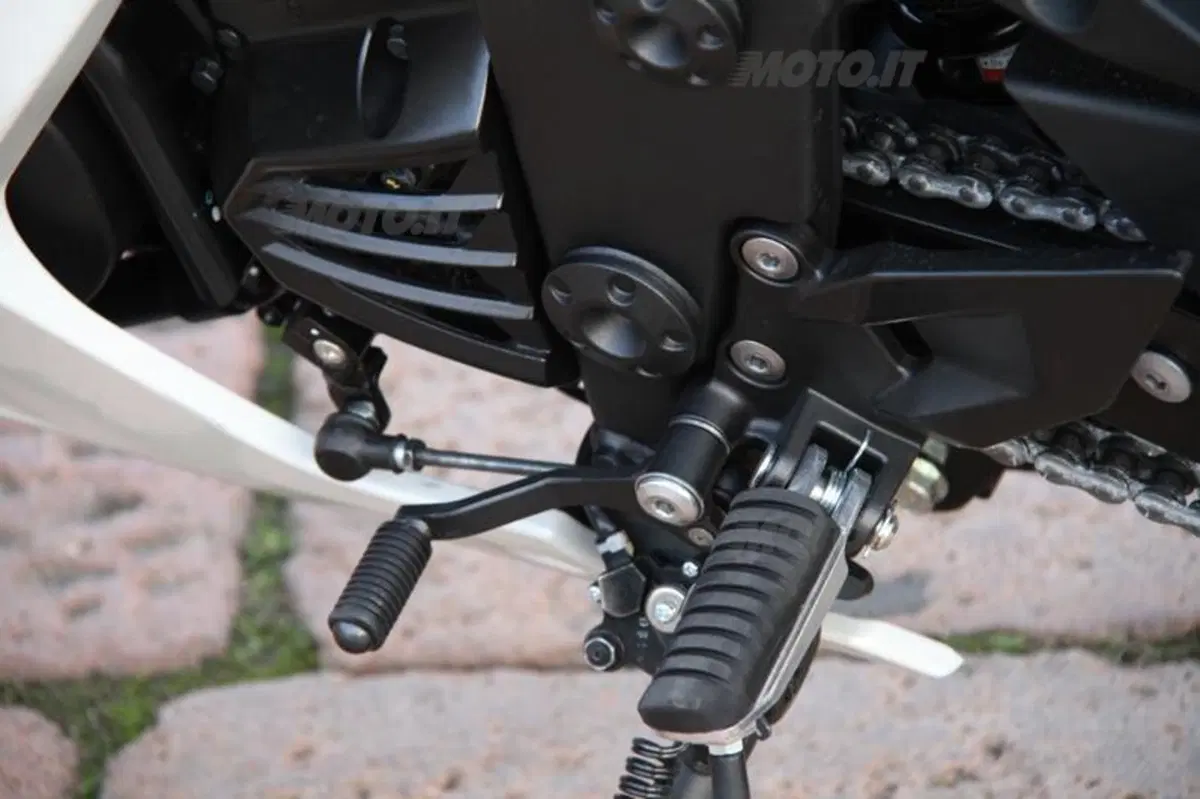 Honda CBR 250R VS Kawasaki Ninja 250R (48)