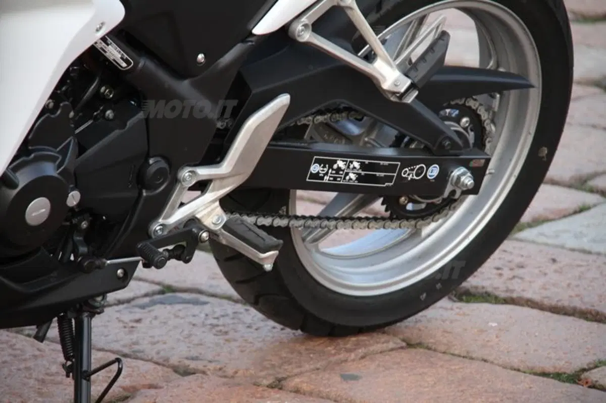 Honda CBR 250R VS Kawasaki Ninja 250R (49)