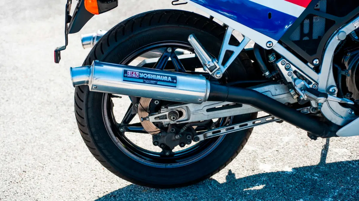 Honda VF1000R: una delle regine degli anni '80 all'asta (6)