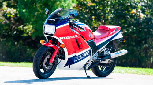 Honda VF1000R: una delle regine degli anni '80 all'asta