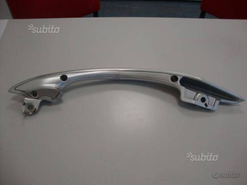 Maniglione posteriore dx Suzuki Burgman (2)