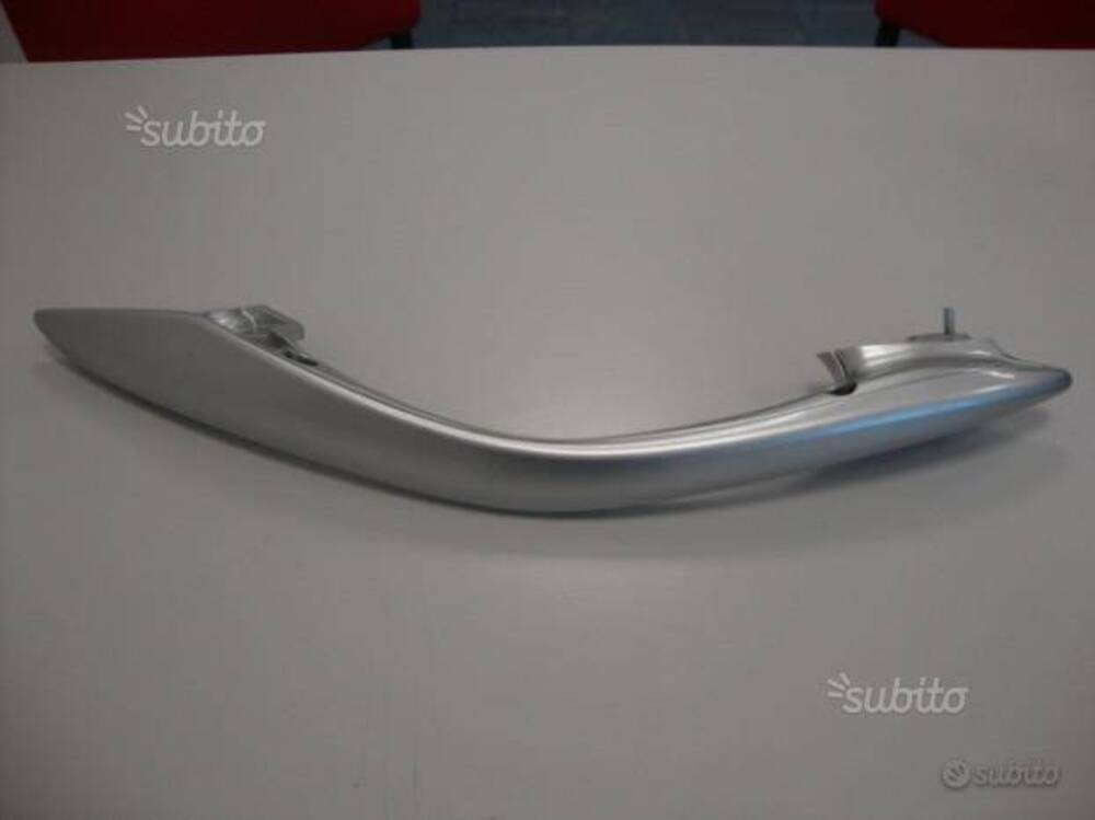 Maniglione posteriore dx Suzuki Burgman (3)