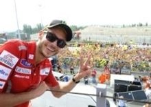 Valentino Rossi con i fan su dainese.com