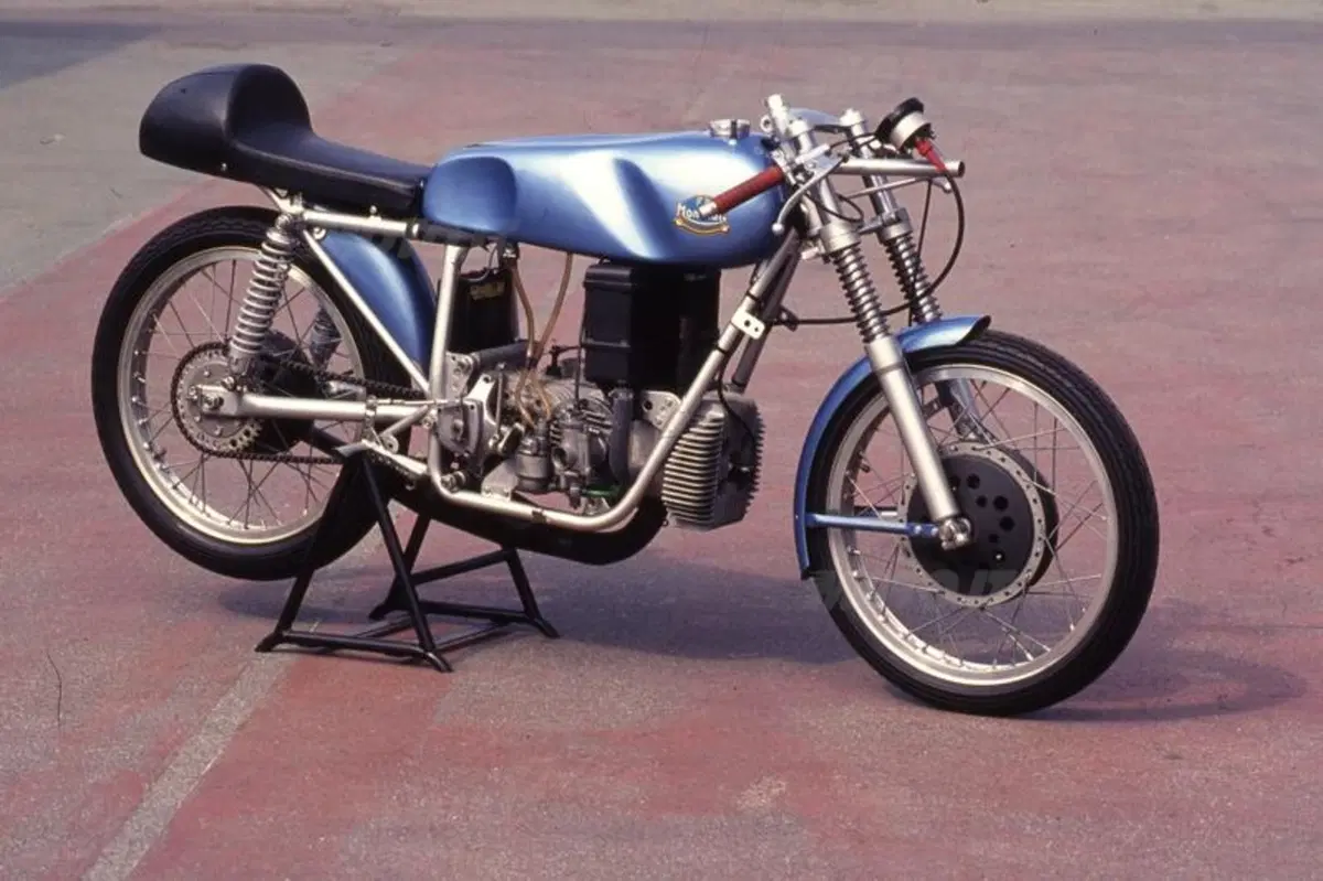 Massimo Clarke: "I motori a cilindro orizzontale" (5)