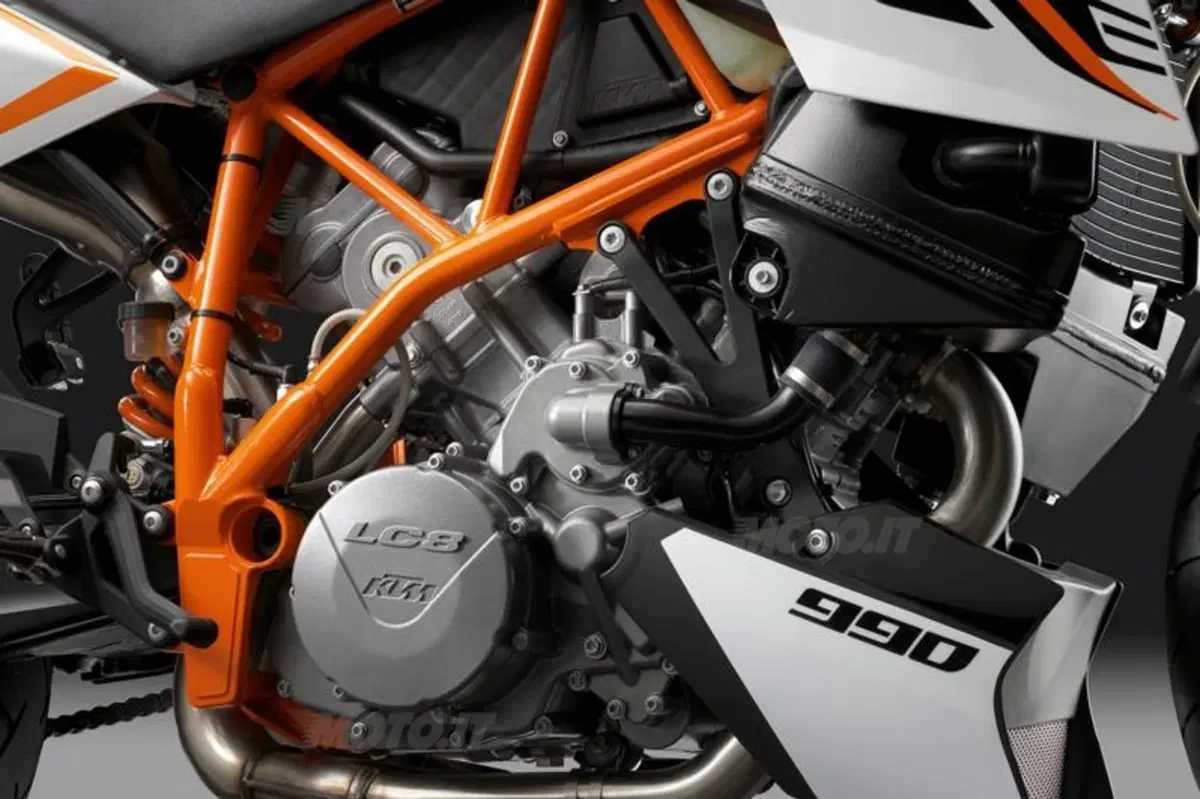 KTM 990 Super Duke R 2012 (4)