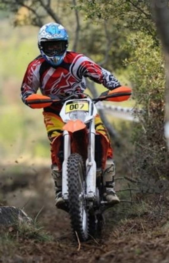 Carlos Checa, un toro anche nell'enduro!