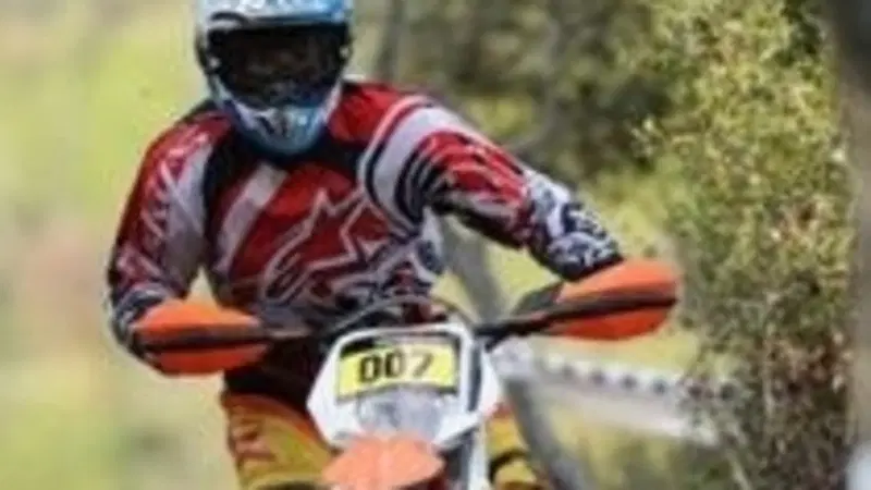 Carlos Checa, un "toro" anche nell'enduro!