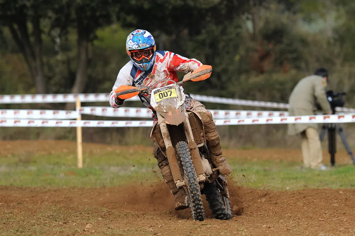 Carlos Checa, un "toro" anche nell'enduro!