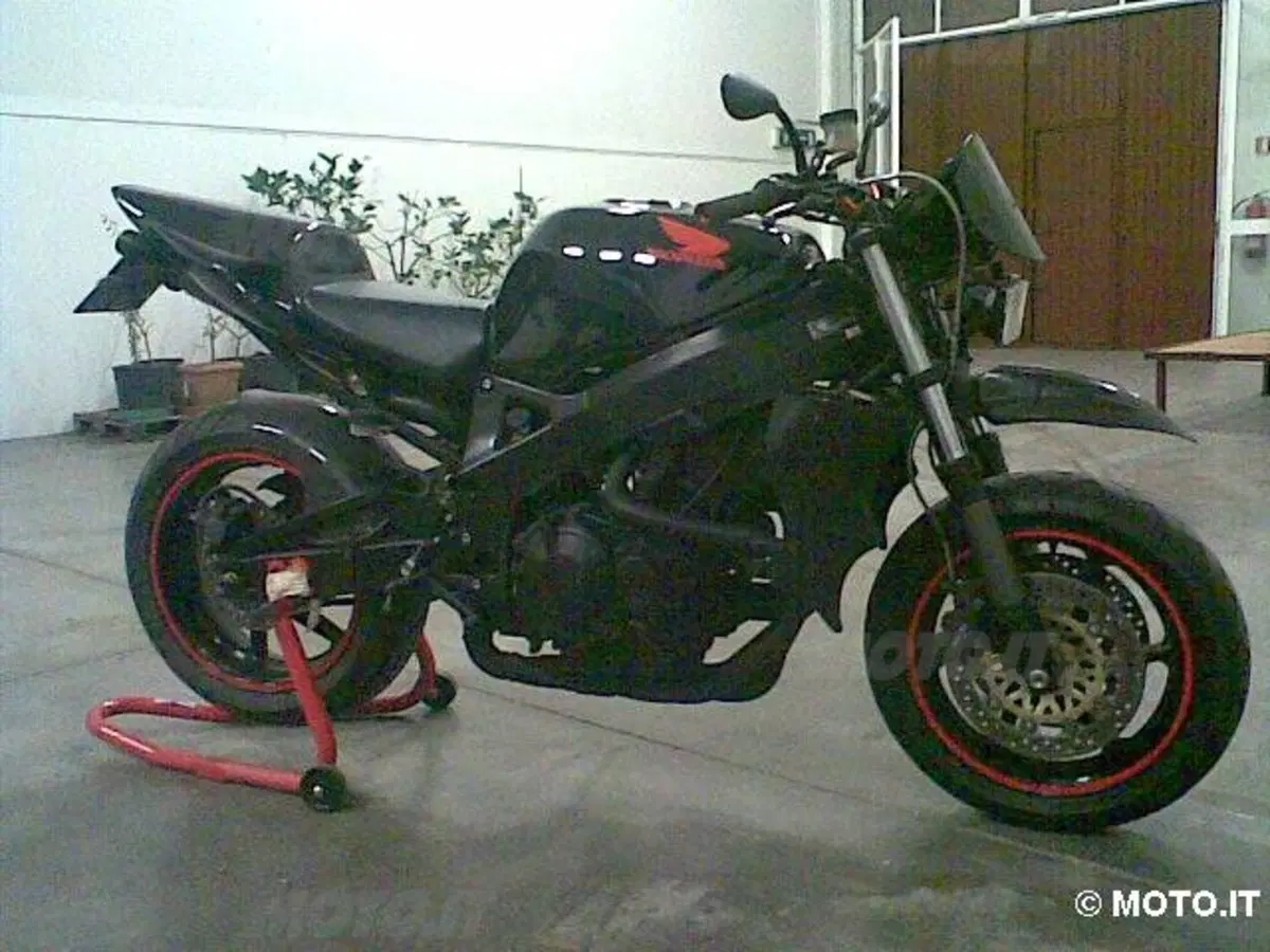 Le strane di Moto.it: "Honda CBR 900 RR"