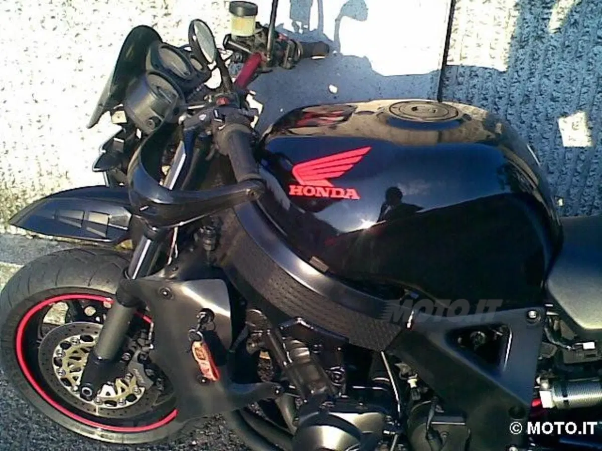 Le strane di Moto.it: "Honda CBR 900 RR" (4)