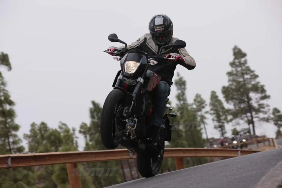 KTM Duke 690  (3)
