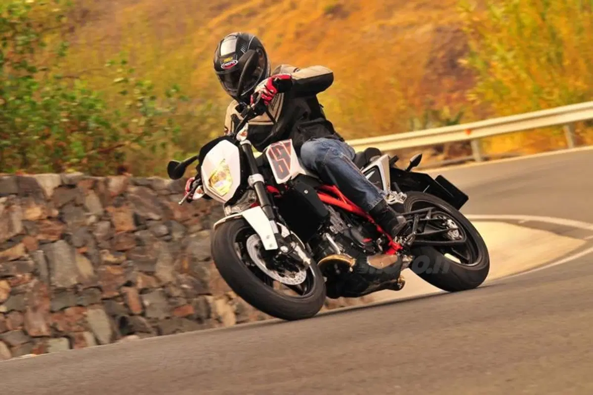 KTM Duke 690  (5)