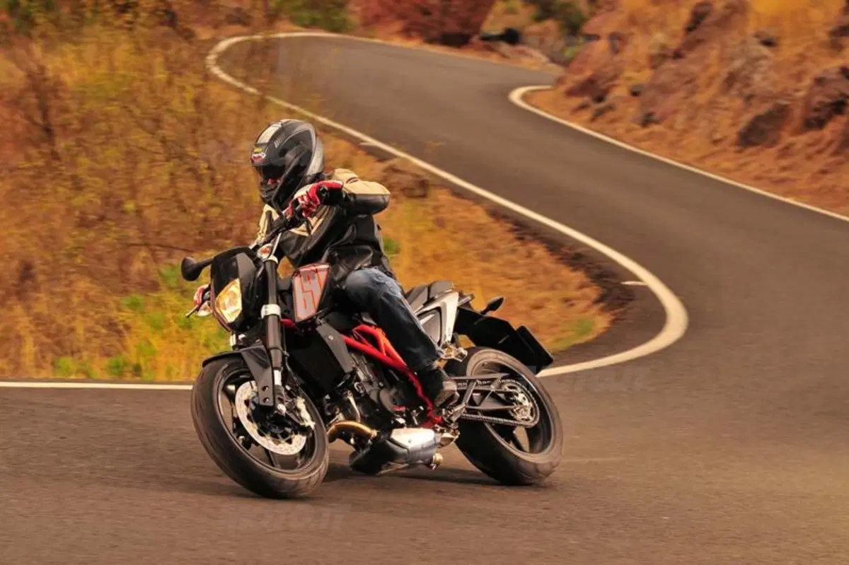KTM Duke 690  (7)