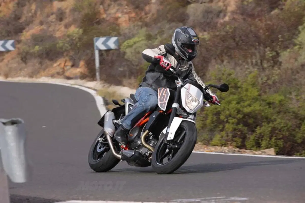 KTM Duke 690  (9)