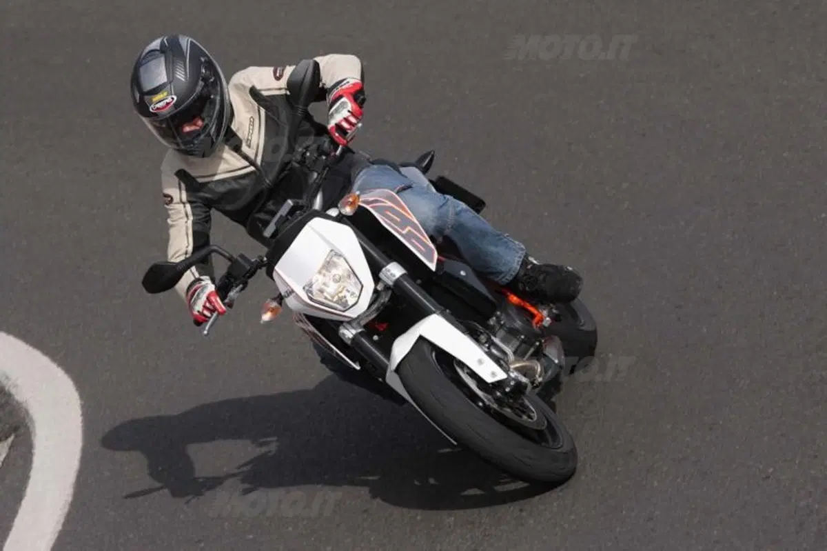 KTM Duke 690  (11)