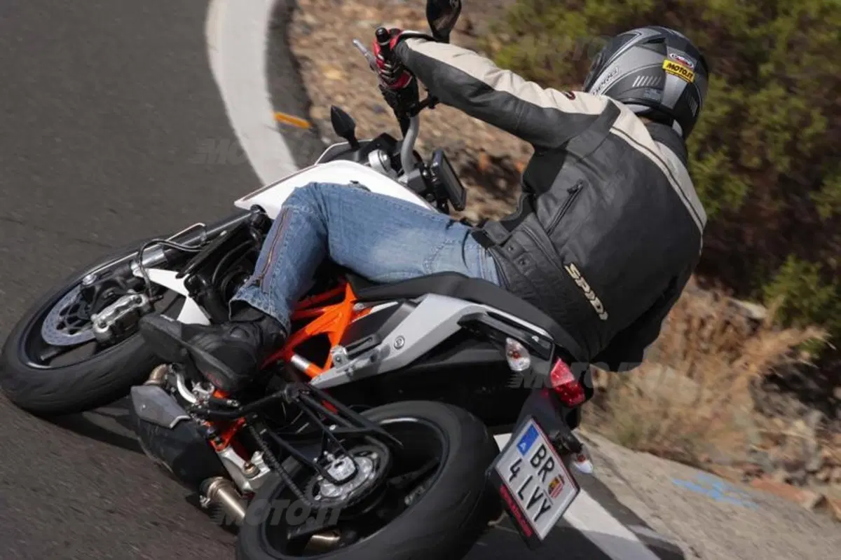 KTM Duke 690  (12)