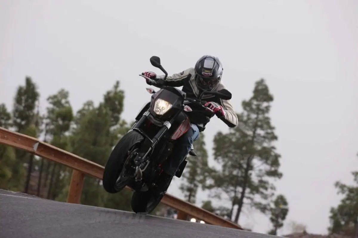KTM Duke 690  (13)