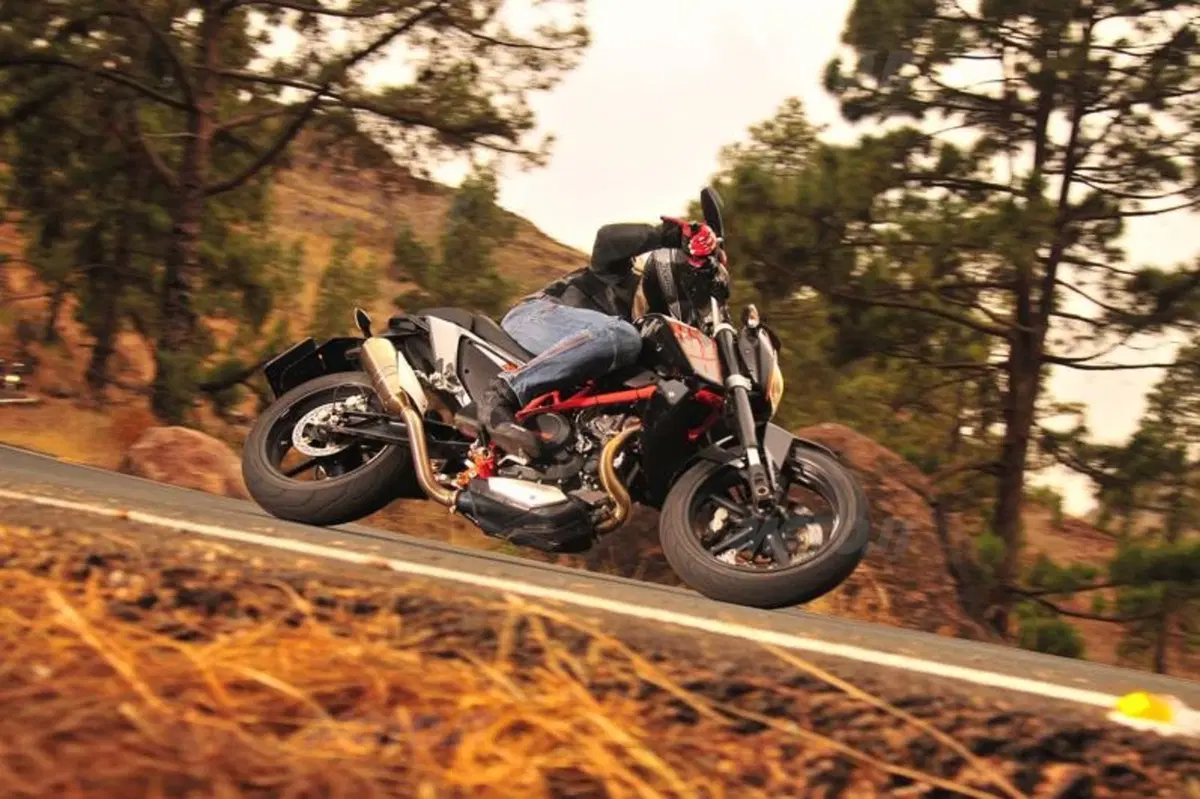 KTM Duke 690  (14)