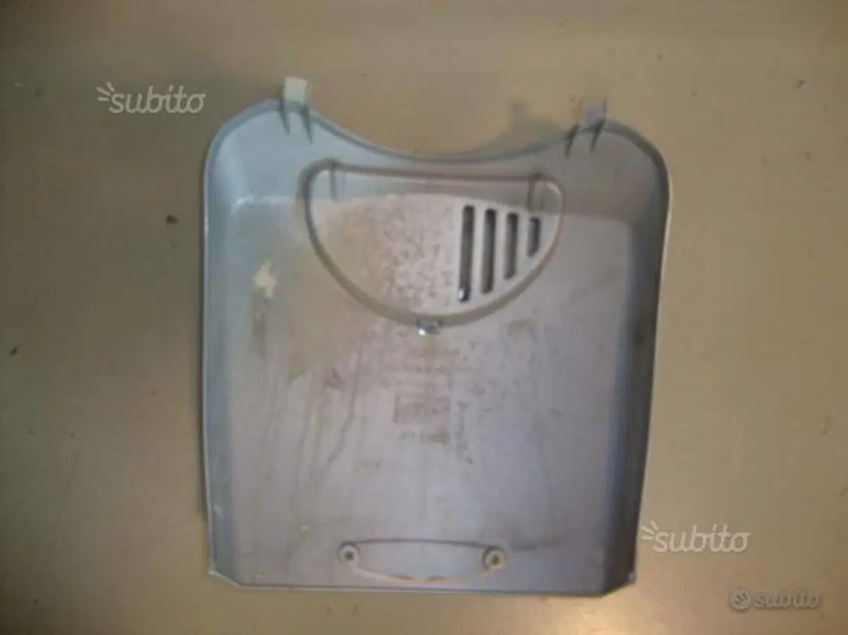 Coperchio scudo ant. Scarabeo 125-150-200 Rotax Aprilia (4)