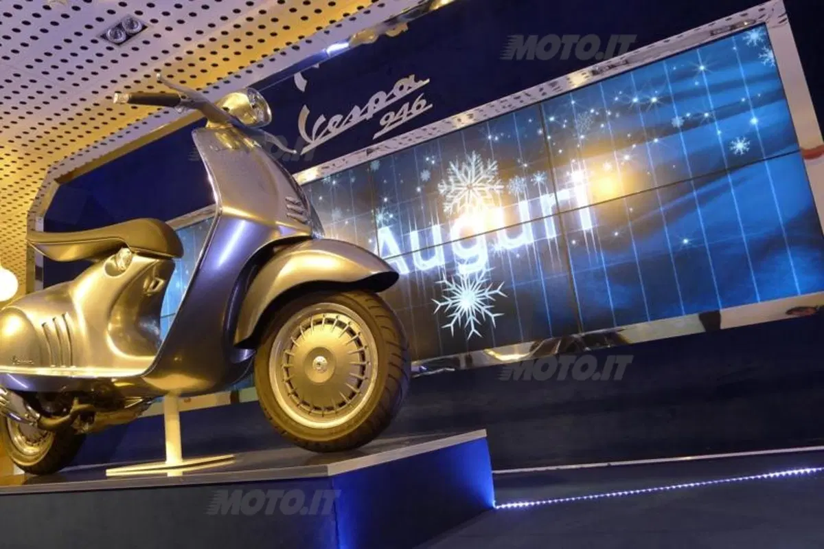 Vespa 946 esposta allo Spazio Broletto 13 a Milano