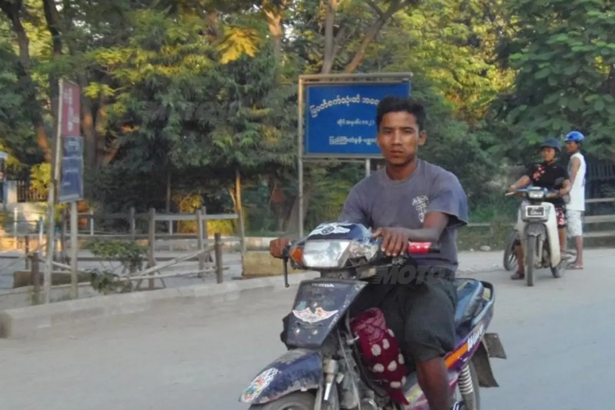 Viaggi: Myanmar. "Frenare col clacson" (18)