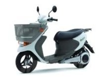Suzuki e-Let's, lo scooter elettrico con batteria removibile