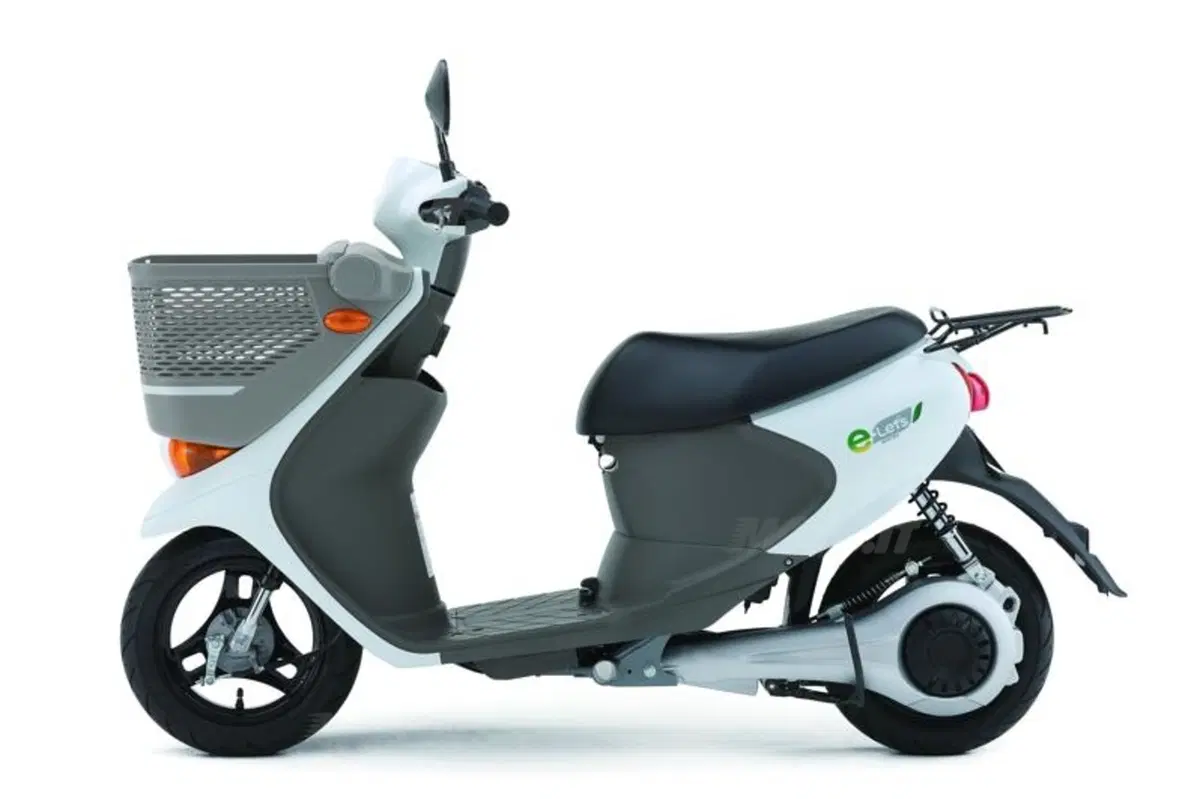 Suzuki e-Let's, lo scooter elettrico con batteria removibile