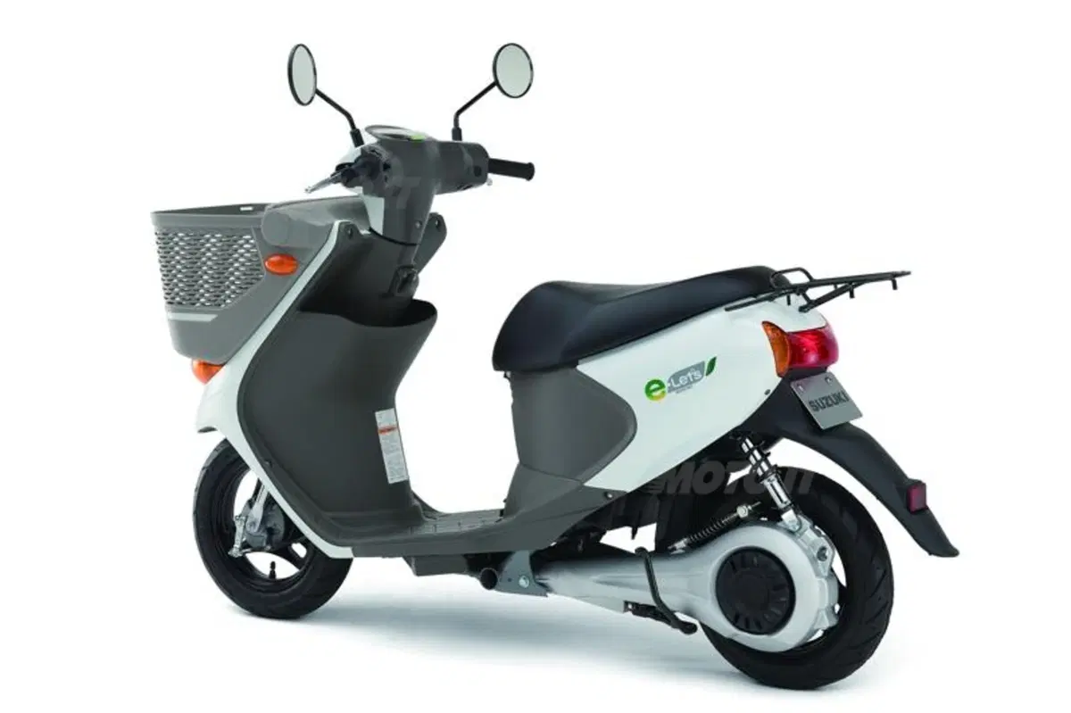 Suzuki e-Let's, lo scooter elettrico con batteria removibile (3)