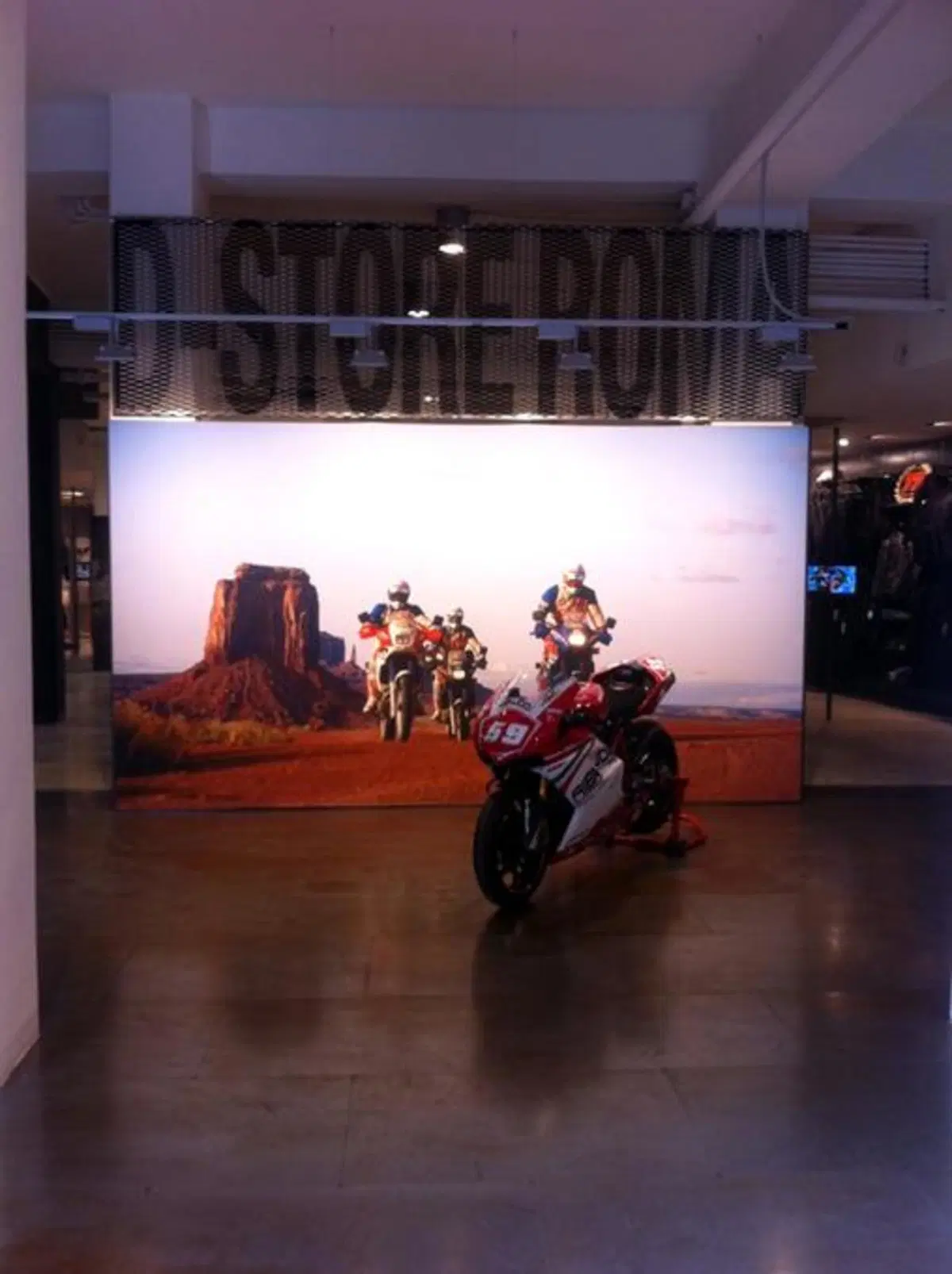 Niccolò Canepa ospite al D Store di Roma
