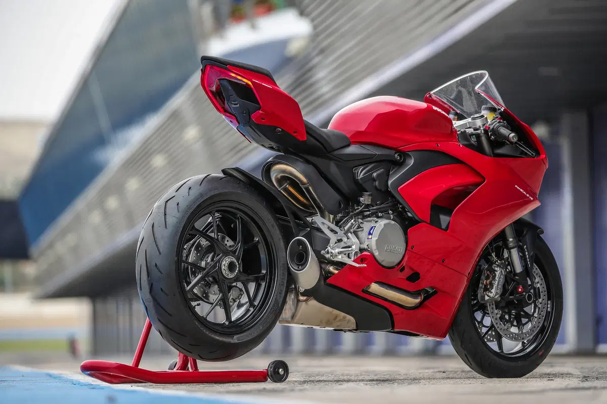 Ducati Panigale V2. Piccola Superbike (2)