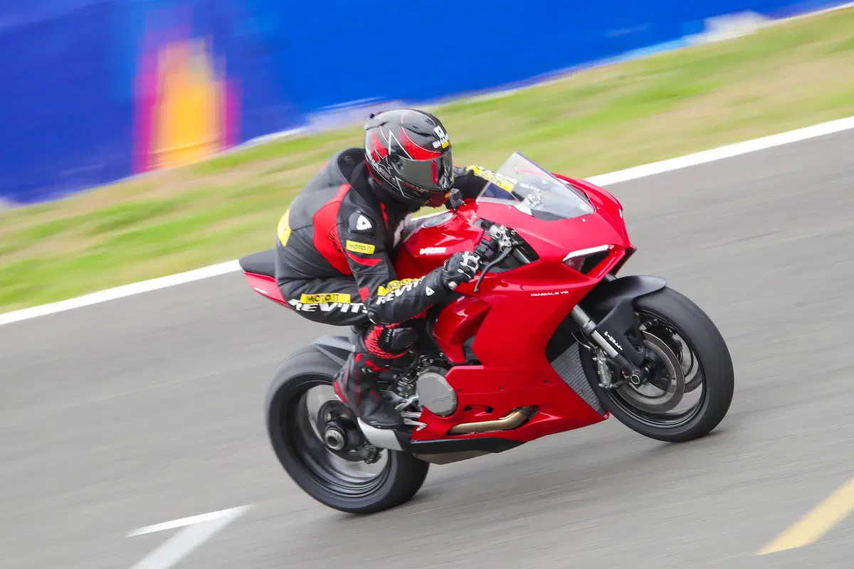 Ducati Panigale V2. Piccola Superbike (3)