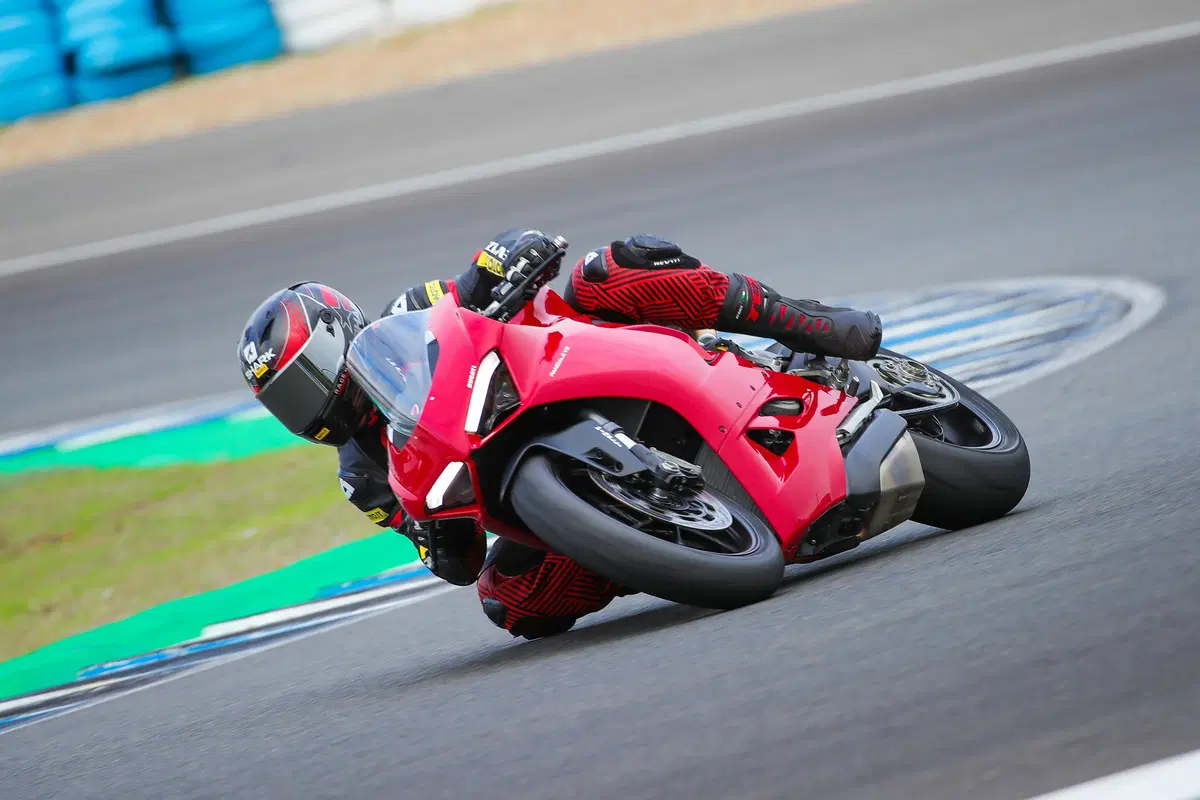 Ducati Panigale V2. Piccola Superbike (2)