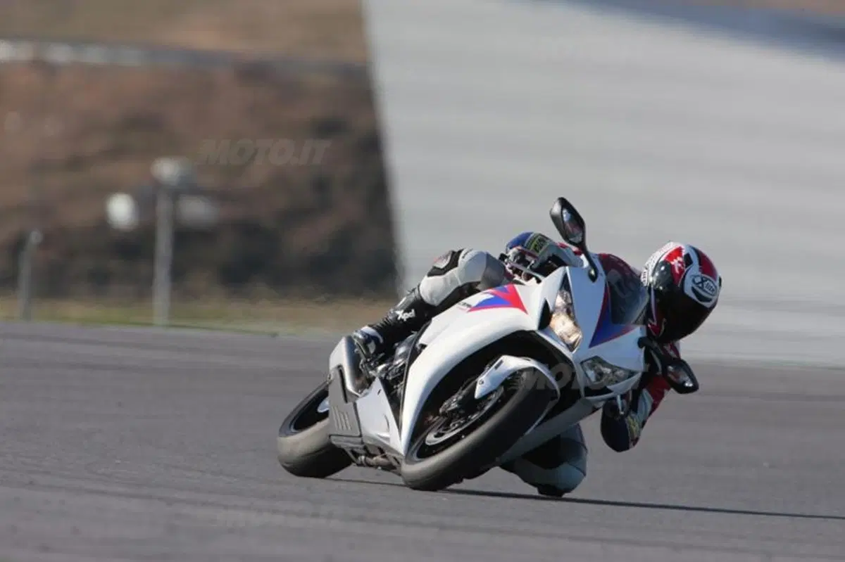 Honda CBR1000RR Fireblade 2012   (8)