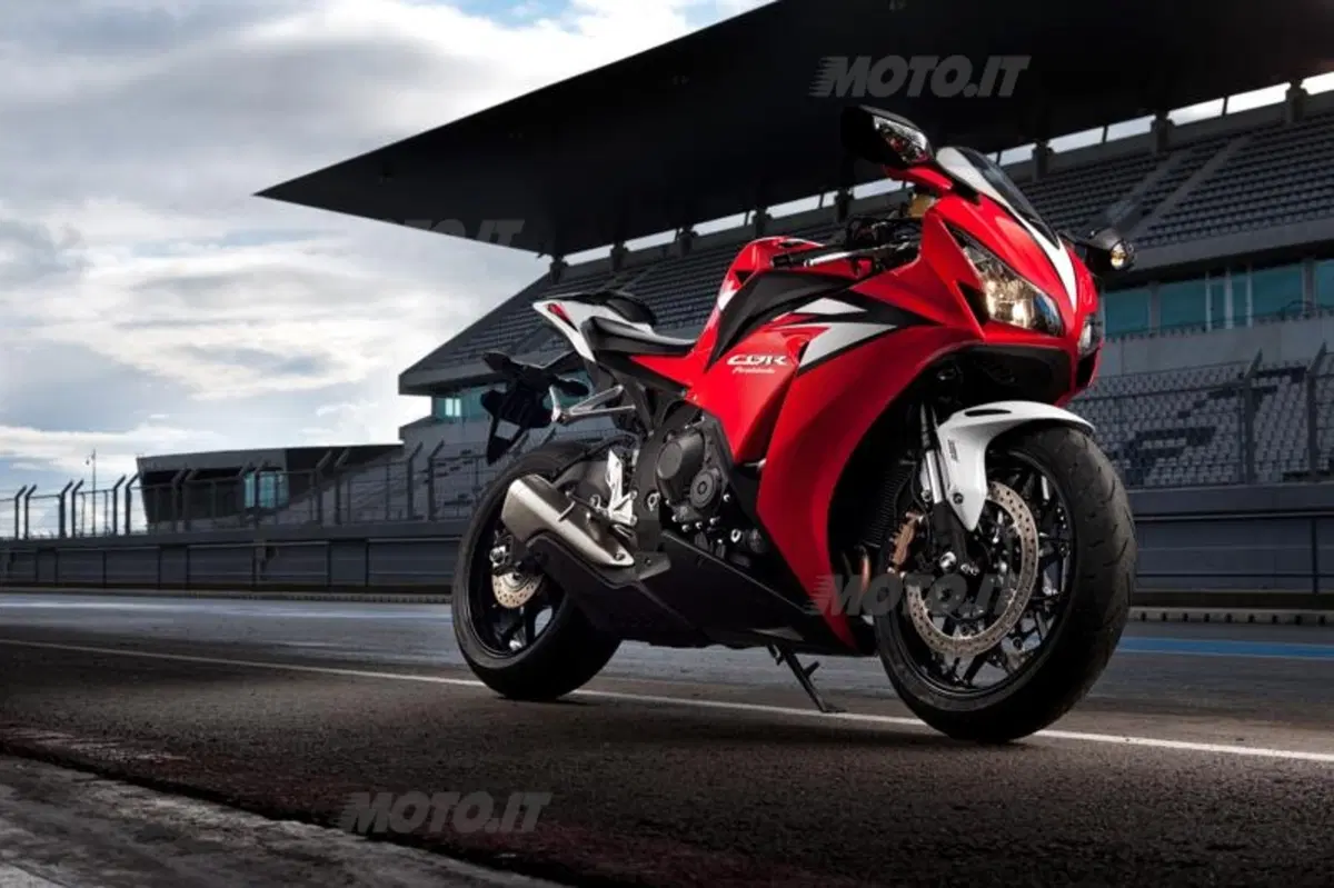 Honda CBR1000RR Fireblade 2012   (26)