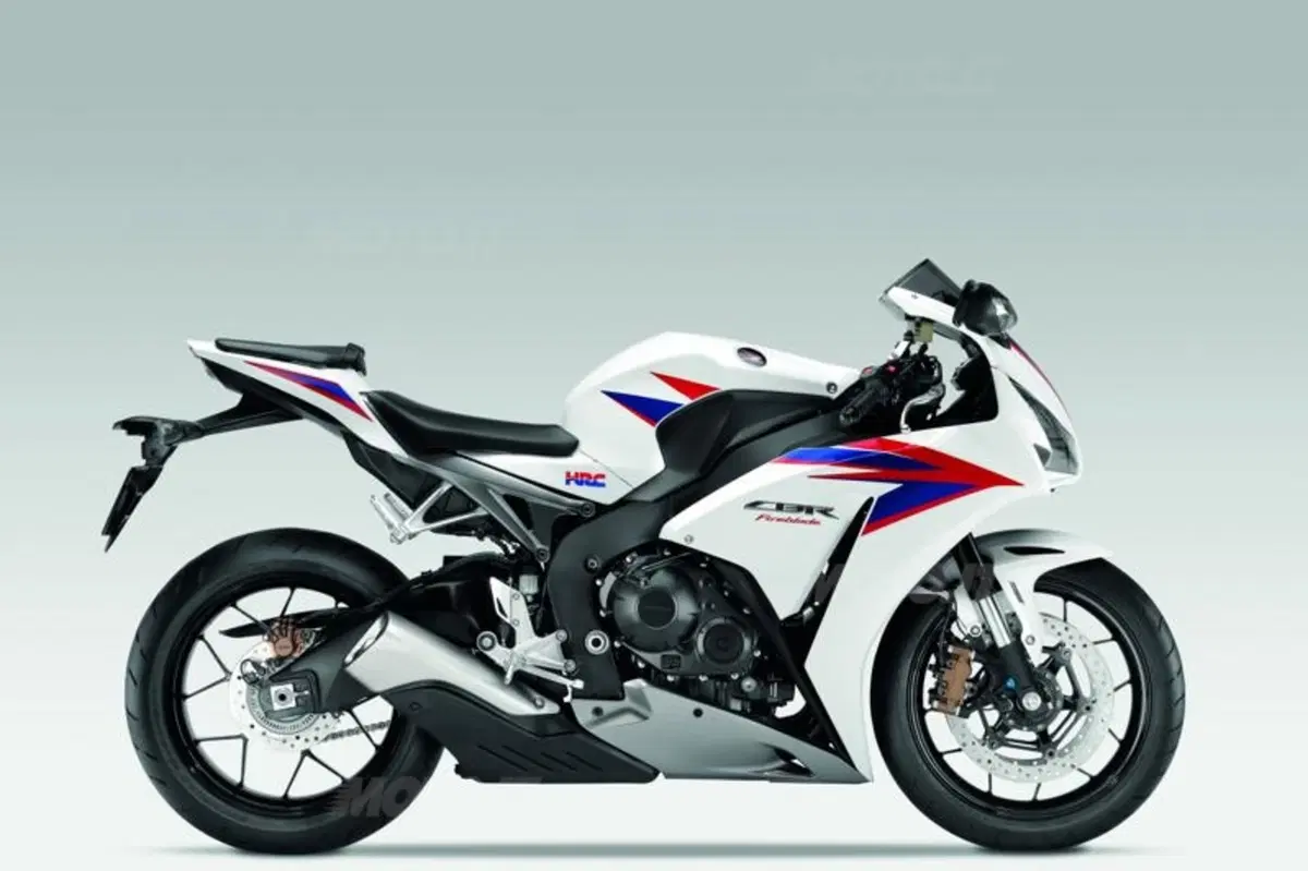 Honda CBR1000RR Fireblade 2012   (29)