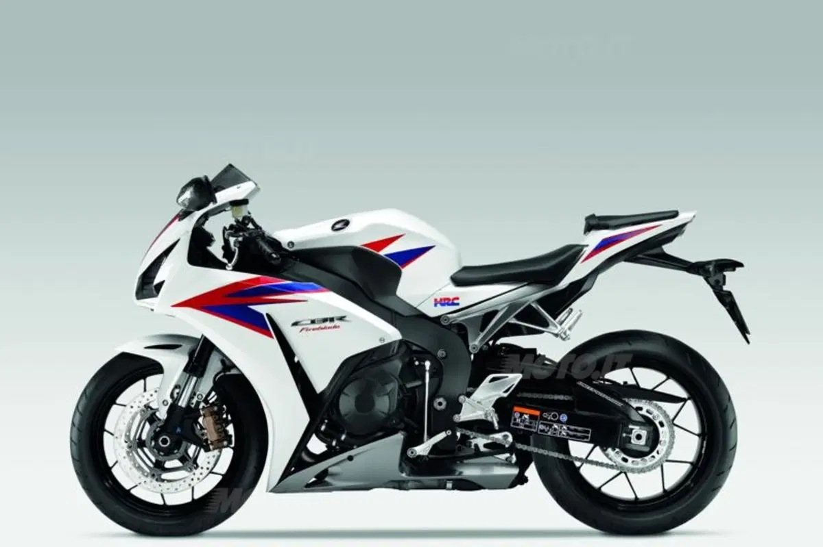 Honda CBR1000RR Fireblade 2012   (30)