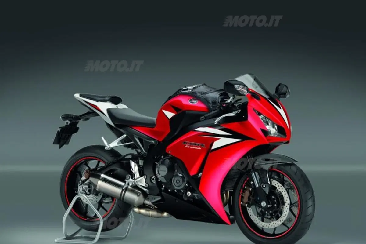 Honda CBR1000RR Fireblade 2012   (34)