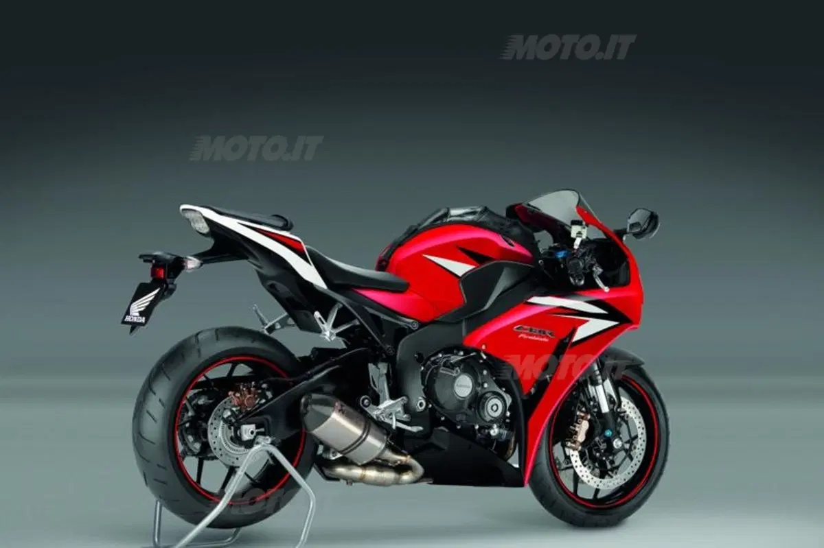 Honda CBR1000RR Fireblade 2012   (35)