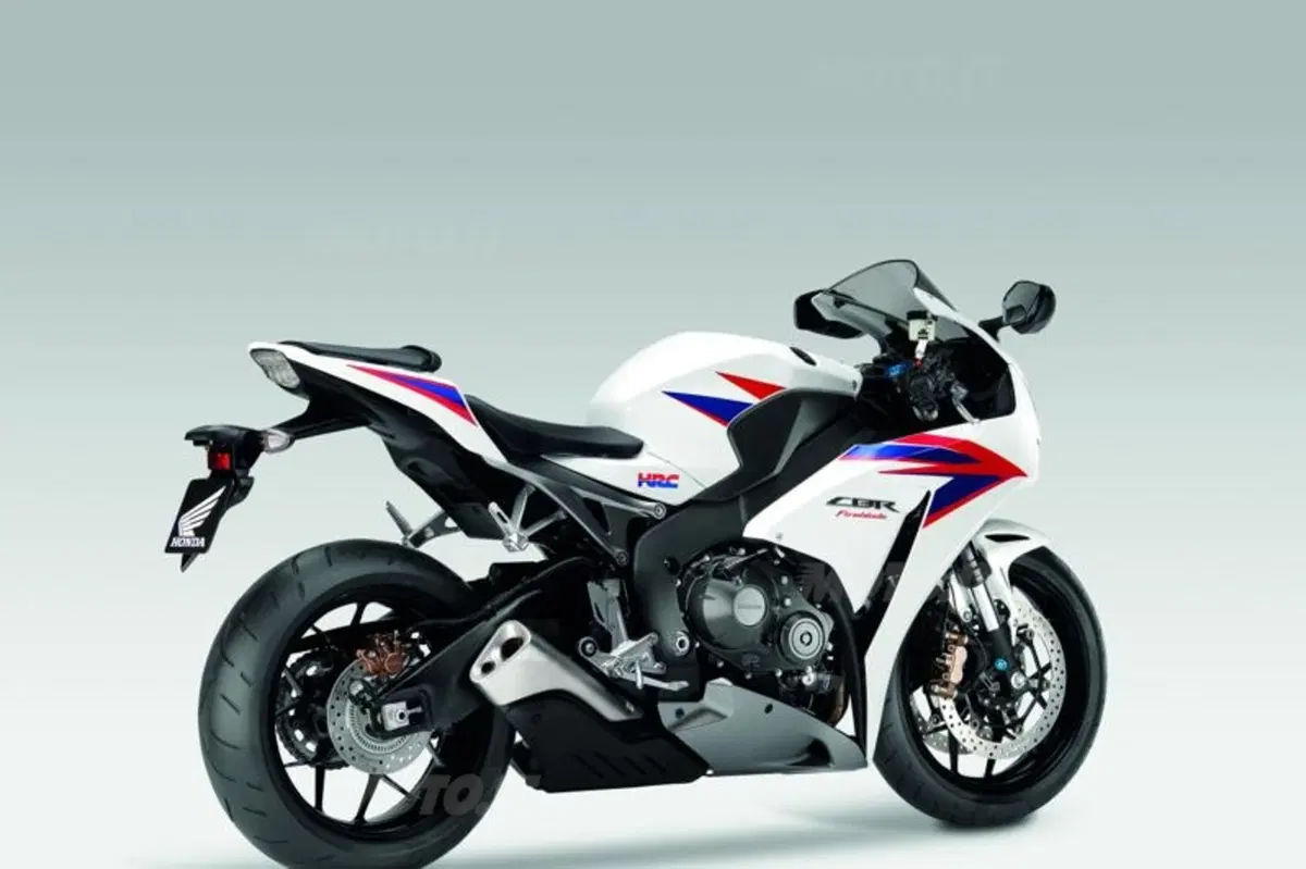 Honda CBR1000RR Fireblade 2012   (37)